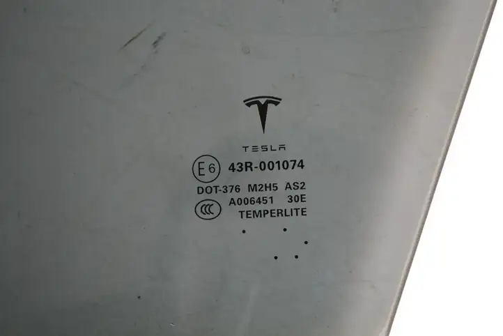 Tesla Model S (2016 - 2021) Стекло передней двери — фото 6