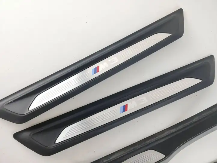 BMW M3 F80 (2014 - 2020) 8055779 Внутренняя отделка переднего порога — фото 2