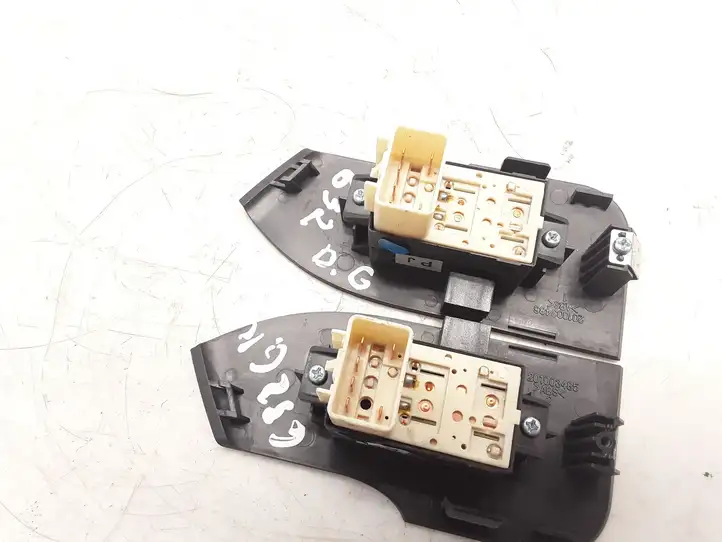 Chevrolet Captiva (2006 - 2011) 201003485 Блок кнопок стеклоподъемников — фото 4
