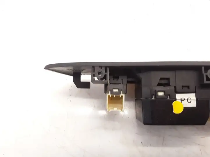 Chevrolet Captiva (2006 - 2011) 202005436 Блок кнопок стеклоподъемников — фото 4