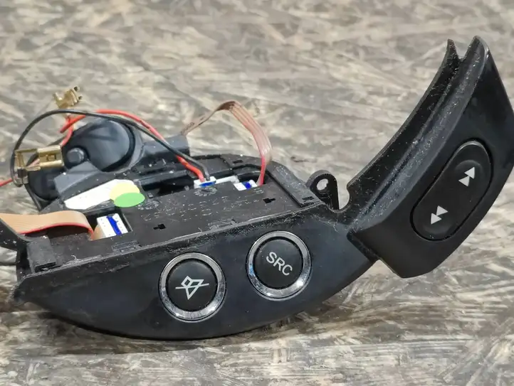 Maserati Quattroporte (2003 - 2008) 87132302032 Кнопки на рулевом колесе — фото 5
