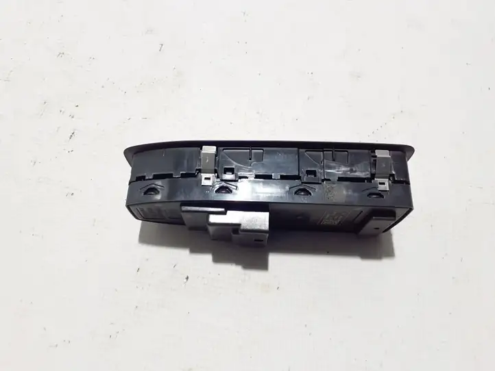 Renault Megane E-Tech (2022 - ) 254100000R Кнопка стеклоподъемников — фото 4
