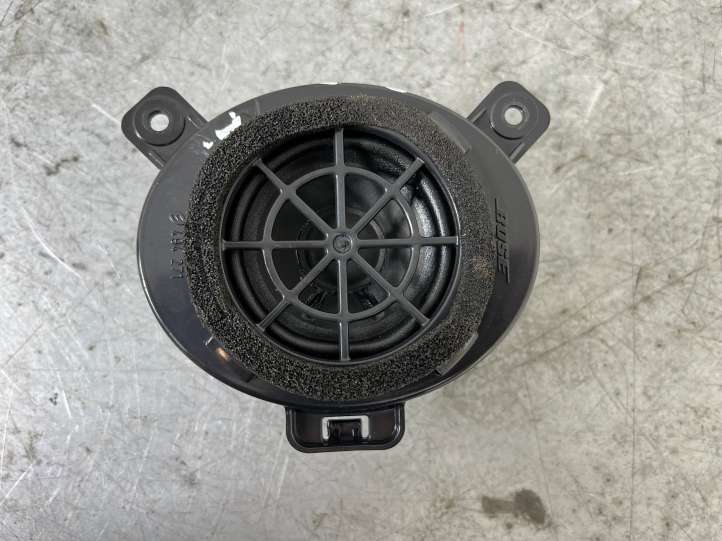 4L0035361 Audi Q7 4L Garsiakalbis lubose