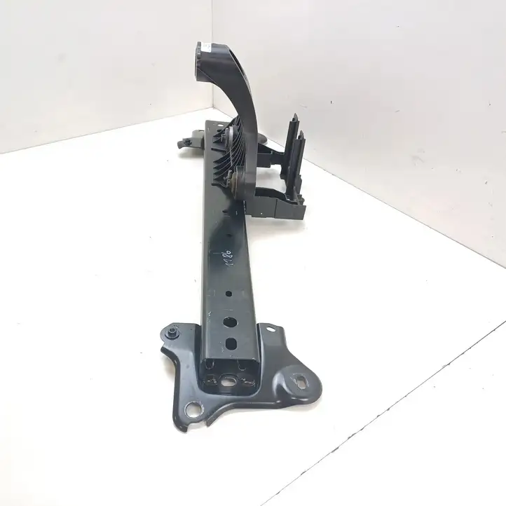 Tesla Model Y (2019 - 2024) 167362700C Кронштейн компрессора кондиционера воздуха — фото 6