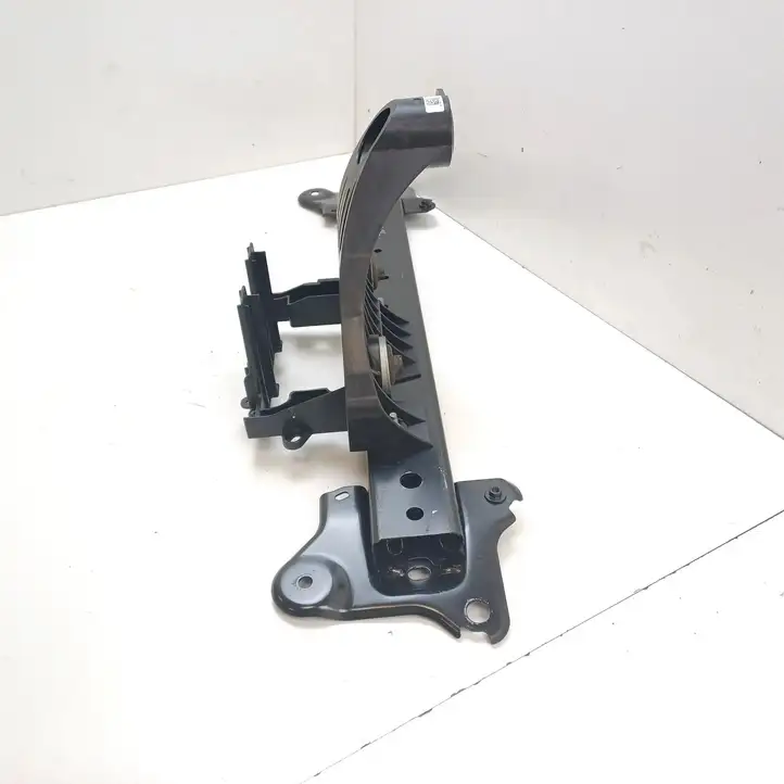 Tesla Model Y (2019 - 2024) 167362700C Кронштейн компрессора кондиционера воздуха — фото 7