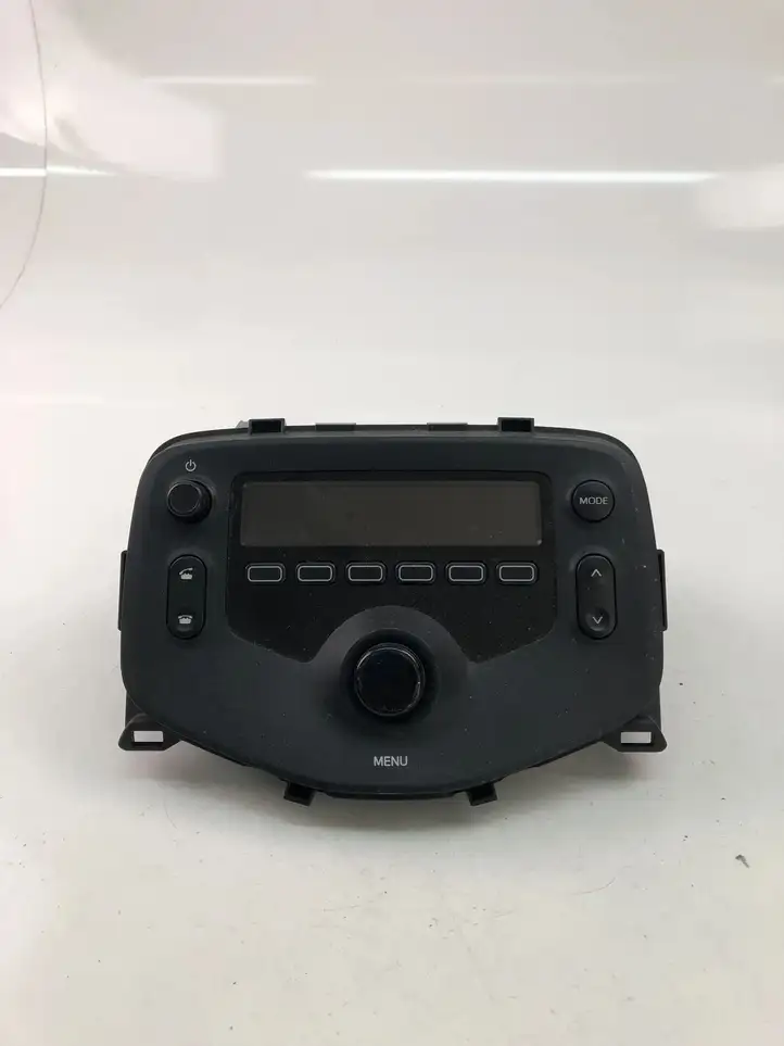 Toyota Aygo AB40 (2014 - 2018) 861200H050 Магнитола / мультимедийная система — фото 1