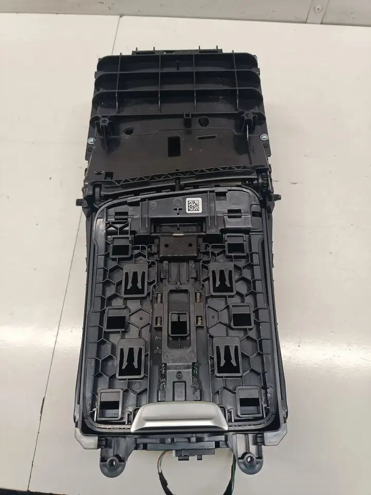 Mercedes-Benz C W206 (2021 - ) A2066805905 Ящик центральной консоли — фото 1