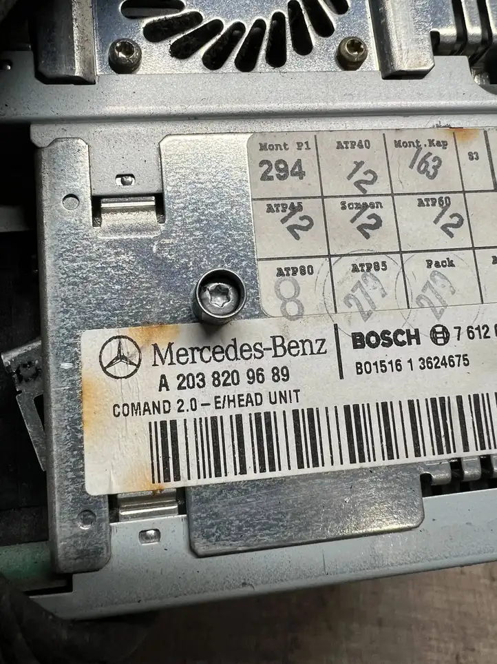 Mercedes-Benz C W203 (2000 - 2007) A2038209689 Магнитола / мультимедийная система — фото 3
