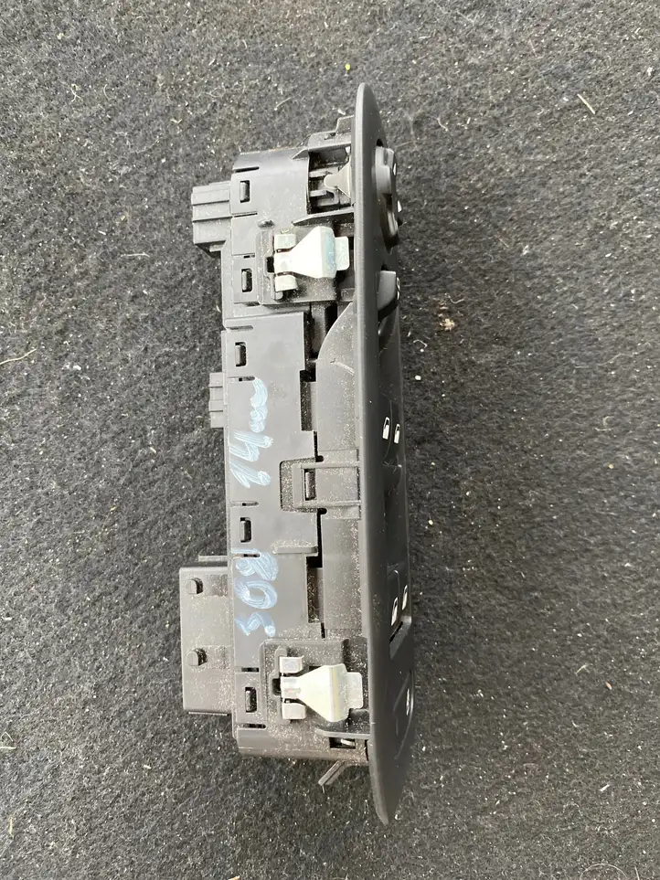 Peugeot 308 (2013 - 2021) 96788264ZD Блок кнопок стеклоподъемников — фото 3