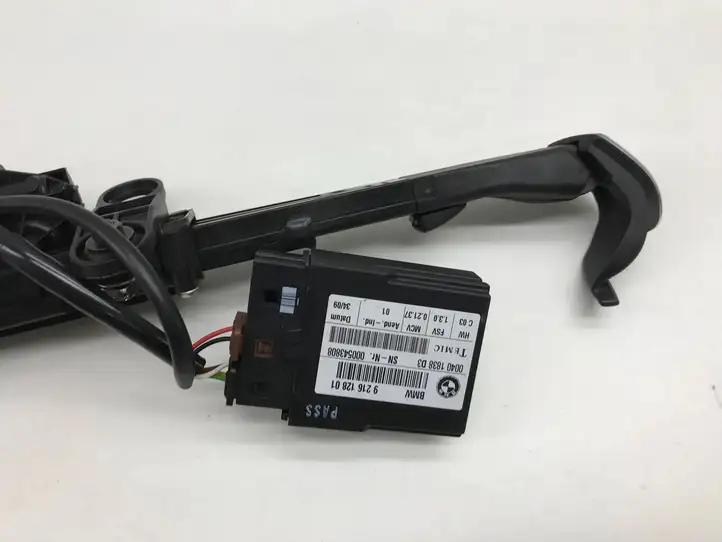 BMW 3 E92 E93 (2005 - 2014) 9165377 Электродвигатель регулировки ремня безопасности — фото 8