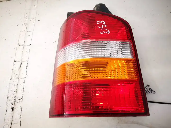 Volkswagen Transporter-Caravelle (2003 - 2009)   Задний фонарь в кузове