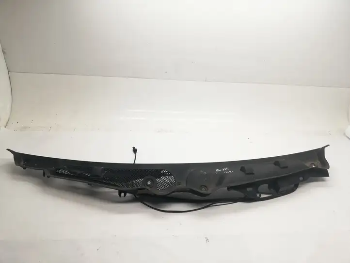 Mercedes-Benz C W204 (2007 - 2014)  A2048301713 Накладки стеклоочистителей (жабо)