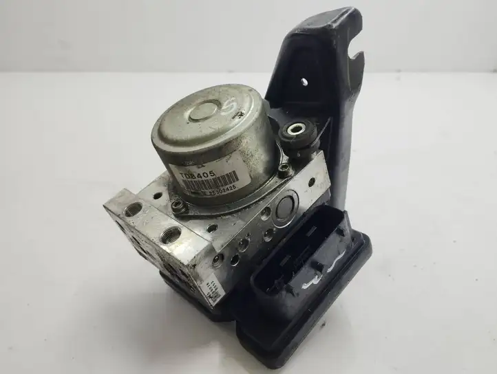 Nissan Juke I F15 (2010 - 2018) 476601KK0C ABS блок — фото 1