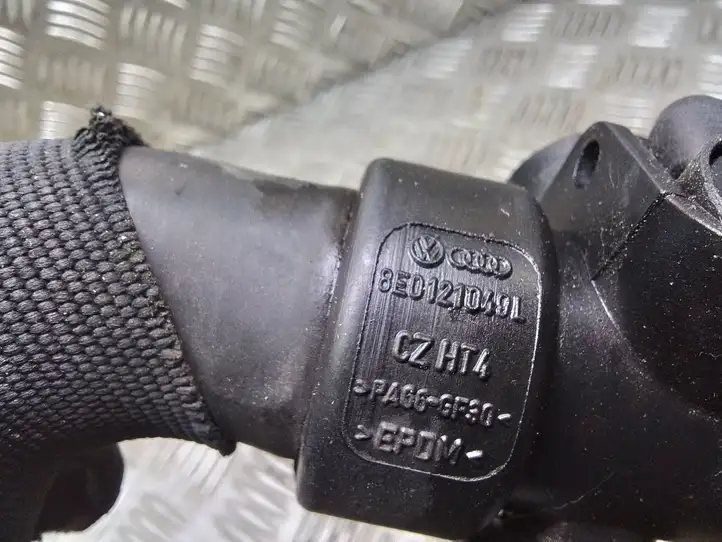Audi A4 S4 B7 8E 8H (2004 - 2009) 8E0121049L Шланги системы охлаждения — фото 4