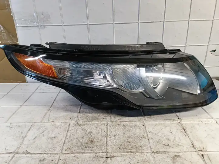 Land Rover Evoque I (2011 - 2015) BJ3213W029C Передняя фара — фото 1