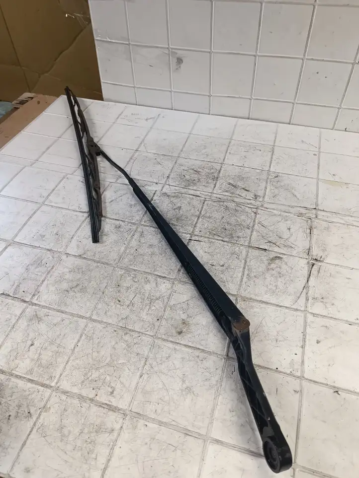 Nissan Рычаг стеклоочистителя — фото 2