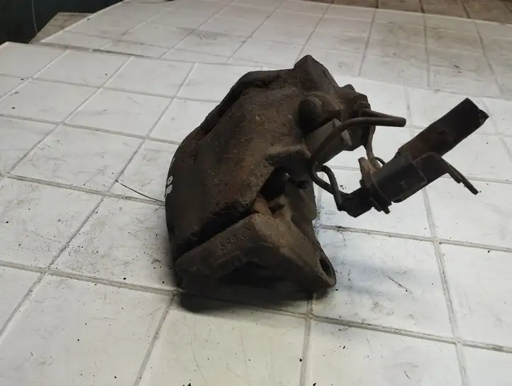 Audi A4 S4 B6 8E 8H (2000 - 2006) Тормозной суппорт передний — фото 4