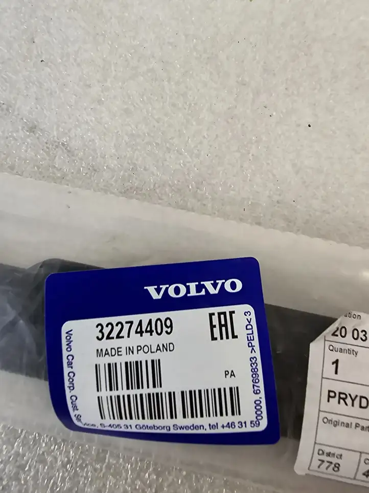 Volvo V60 (2018 - ) 32274409 Накладка заднего стекла — фото 9