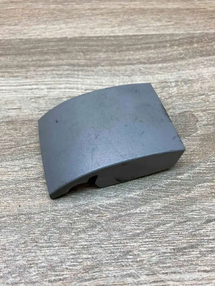 Mercedes-Benz E W211   A2119221130 Отделка рельса задних сидений