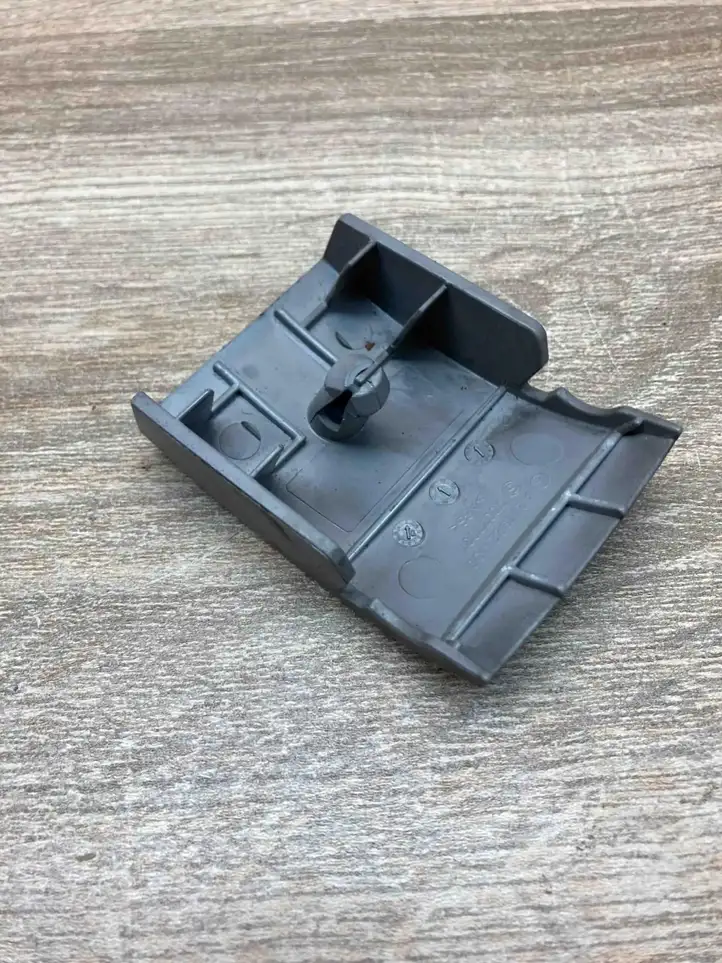 Mercedes-Benz E W211   A2119221130 Отделка рельса задних сидений