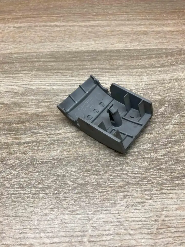 Mercedes-Benz E W211   A2119221130 Отделка рельса задних сидений