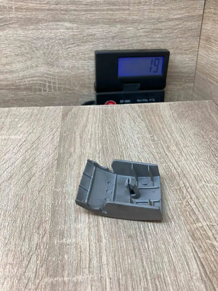 Mercedes-Benz E W211   A2119221130 Отделка рельса задних сидений