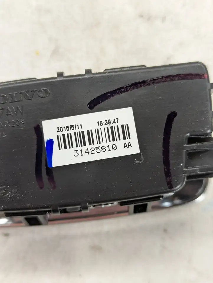 Volvo XC90   31425810 Включатель освещения интерьера