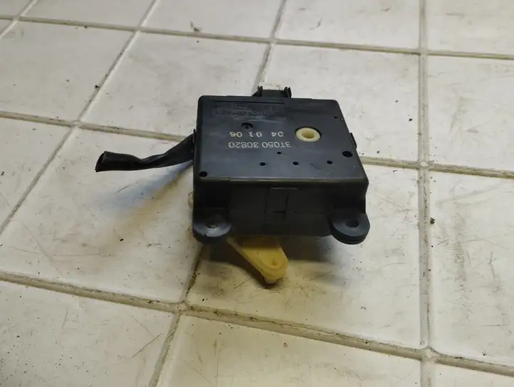 Nissan 3T05030820 Двигатель задвижки потока воздуха — фото 2