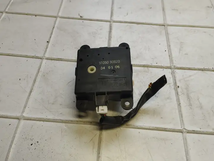Nissan 3T05030820 Двигатель задвижки потока воздуха — фото 4