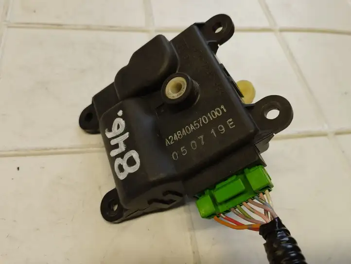 Honda FR-V (2004 - 2009)  A24840A5701001 Двигатель задвижки потока воздуха