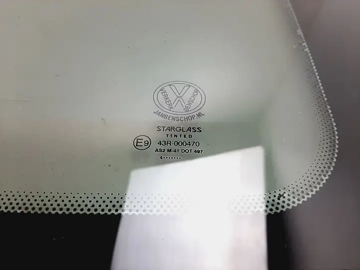 Volkswagen Transporter-Caravelle   43R000470 Боковое стекло в середине кузова