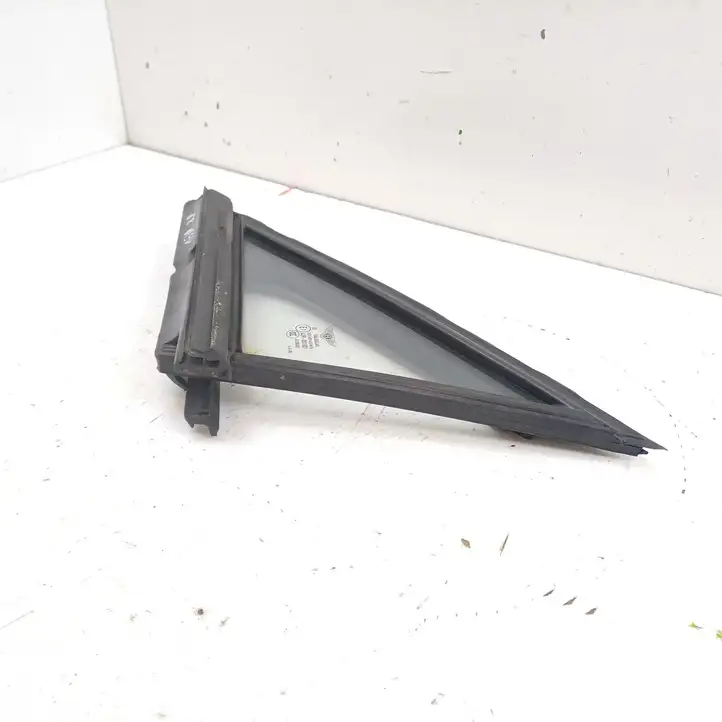 Bentley Flying Spur (2013 - 2019)  4W0837439 Маленькое стекло 