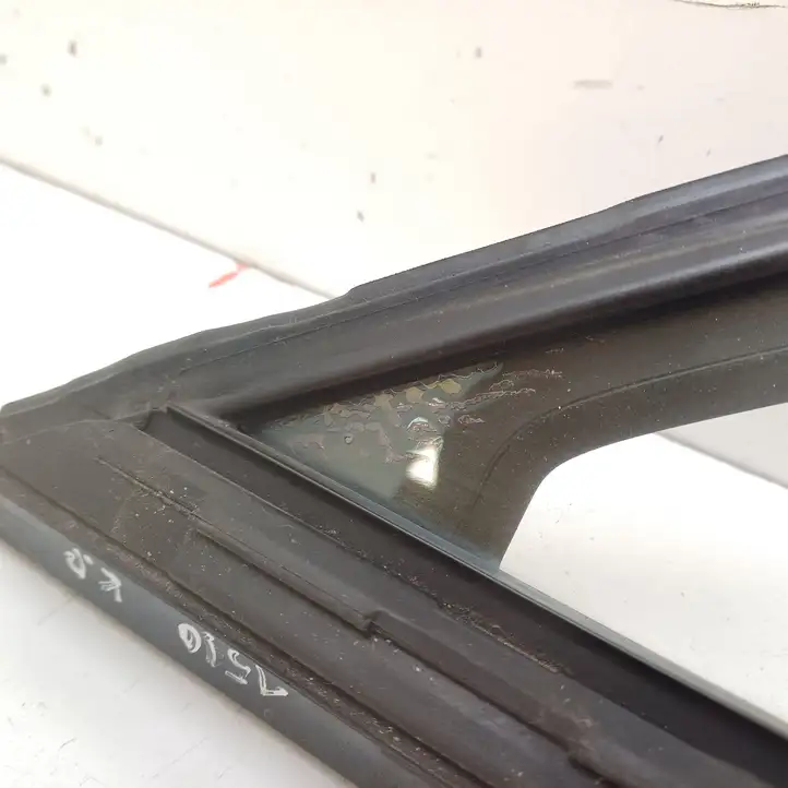 Bentley Flying Spur (2013 - 2019)  4W0837439 Маленькое стекло 