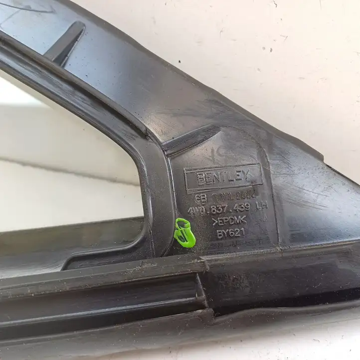 Bentley Flying Spur (2013 - 2019)  4W0837439 Маленькое стекло 