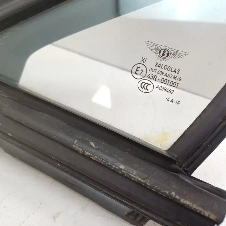 Bentley Flying Spur (2013 - 2019)  4W0837439 Маленькое стекло 