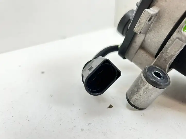 Porsche 911 997 (2004 - 2013)  99760520400 Вторичный воздушный насос