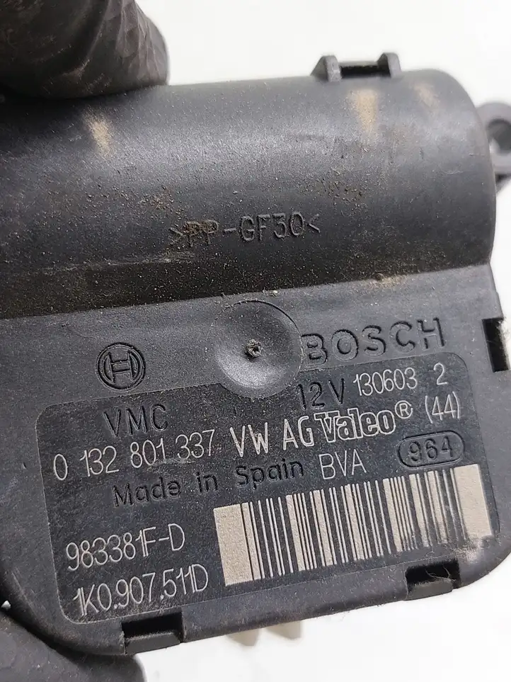 Audi A3/S3 8L (2000 - 2003) 1K0907511D Двигатель задвижки потока воздуха — фото 3