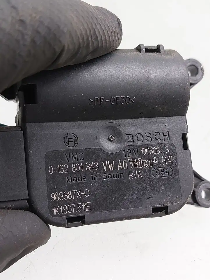 Audi A3/S3 8L (2000 - 2003) 1K1907511E Двигатель задвижки потока воздуха — фото 3