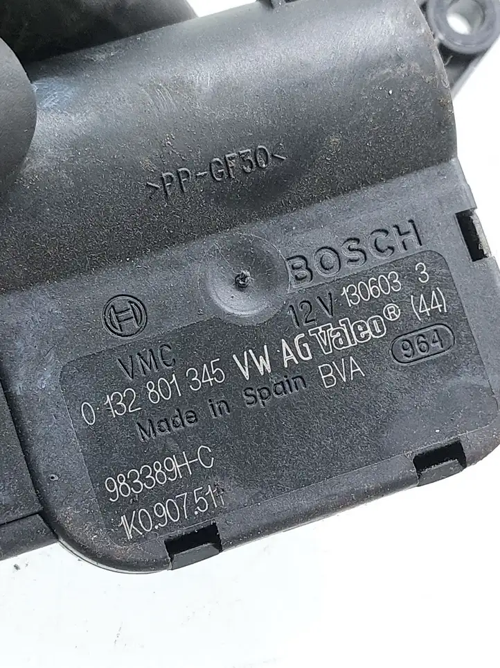 Audi A3/S3 8L (2000 - 2003) 1K0907511 Двигатель задвижки потока воздуха — фото 3
