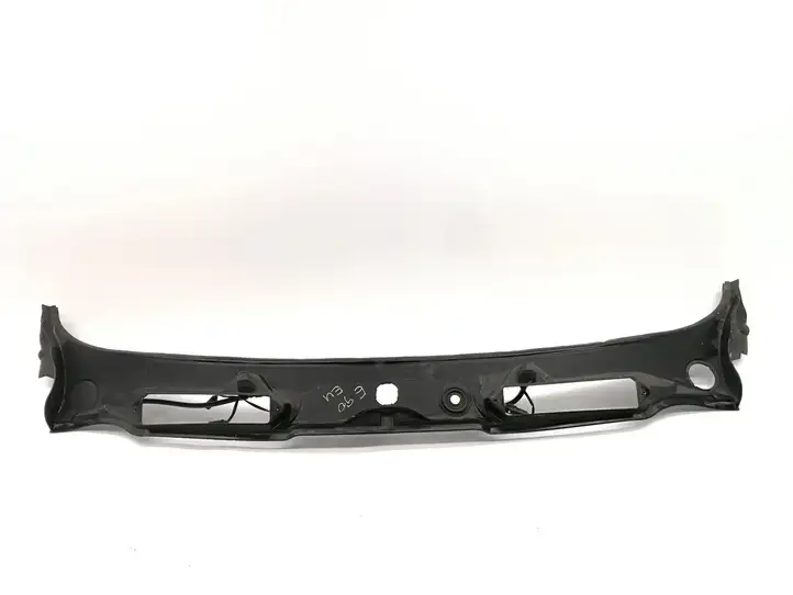 BMW 3 E90 E91 (2005 - 2012) 15677210 Жабо стеклоочистителей — фото 1