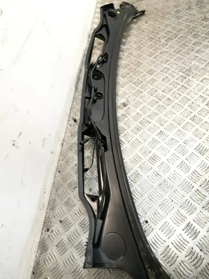 BMW 3 E90 E91 (2005 - 2012) 15677210 Жабо стеклоочистителей — фото 2