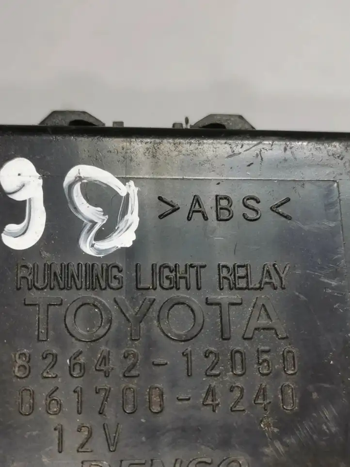 Toyota Hilux (AN10, AN20, AN30) (2004 - 2008) 8264212050 Реле дневных фонарей — фото 3