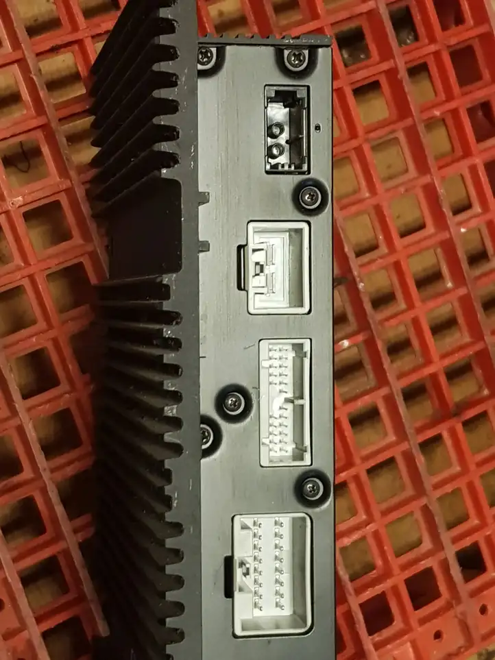 Volvo V50 (2004 - 2008) 3067268B01 Усилитель звука — фото 2