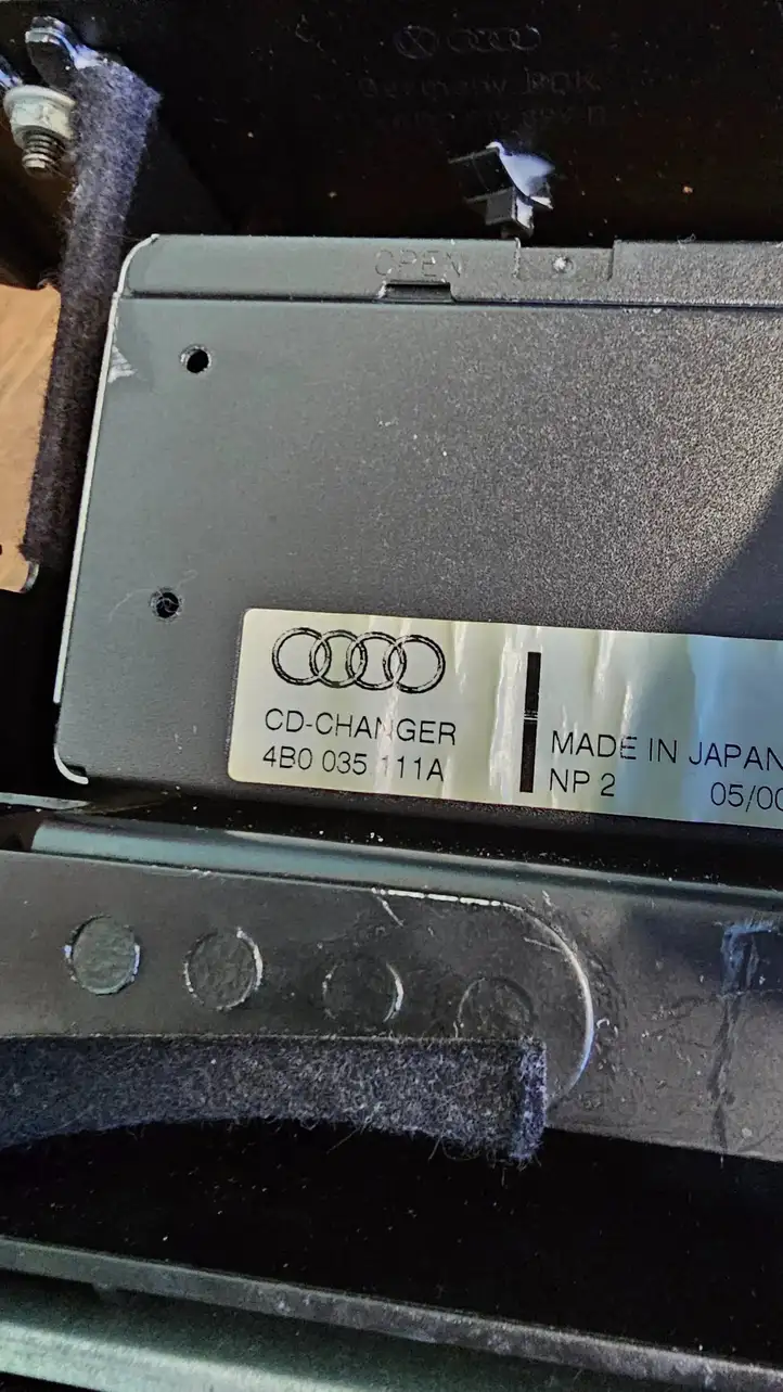 Audi A8 S8 D2 4D (1999 - 2002) 4B0035111A Магнитола / мультимедийная система — фото 2