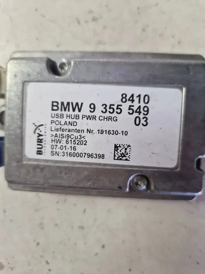 BMW 3 F30 F35 F31 (2012 - 2018) 316000796398 USB модуль — фото 1