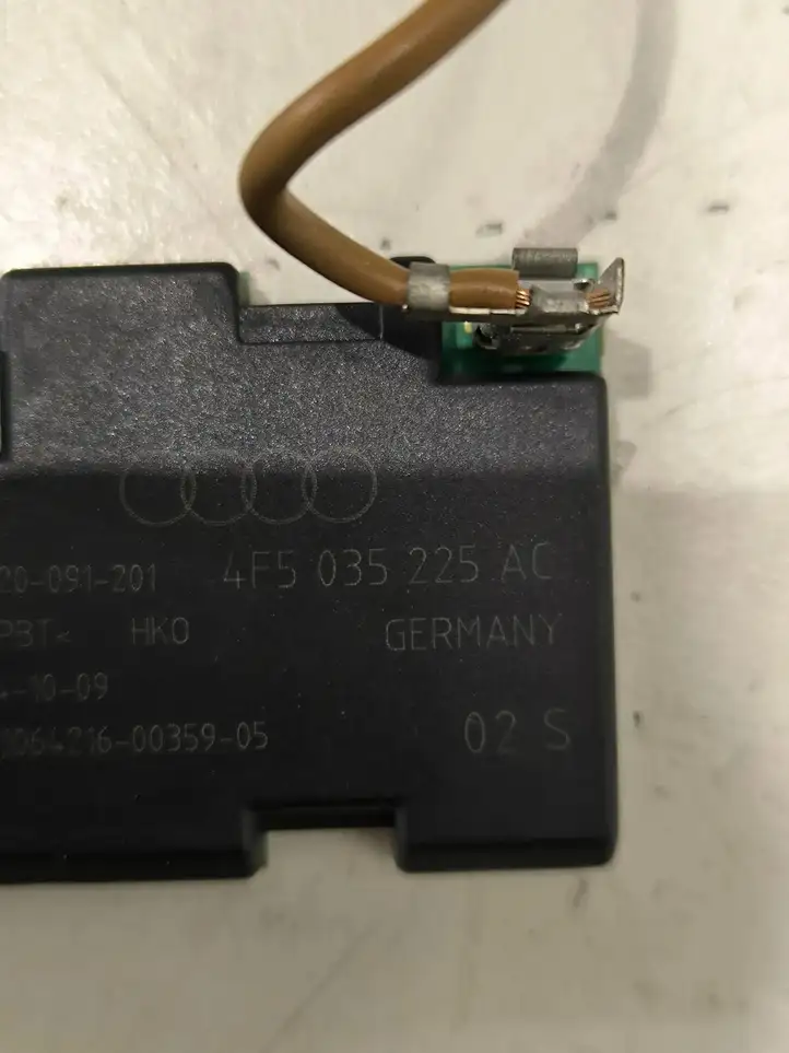 Audi A6 S6 C6 4F (2008 - 2011) 4F5035225AC Усилитель антенны — фото 3