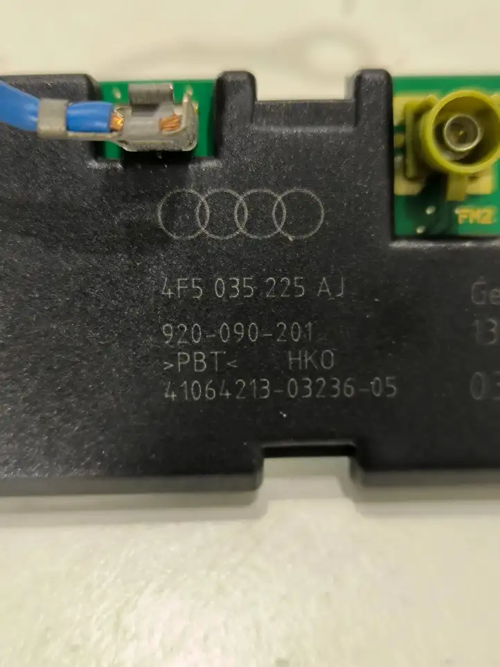 Audi A6 S6 C6 4F (2008 - 2011) 4F5035225AJ Усилитель антенны — фото 3