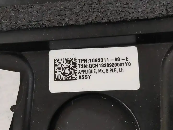Tesla Model X (2015 - 2021) 109231198E Наружная накладка стойки B — фото 4