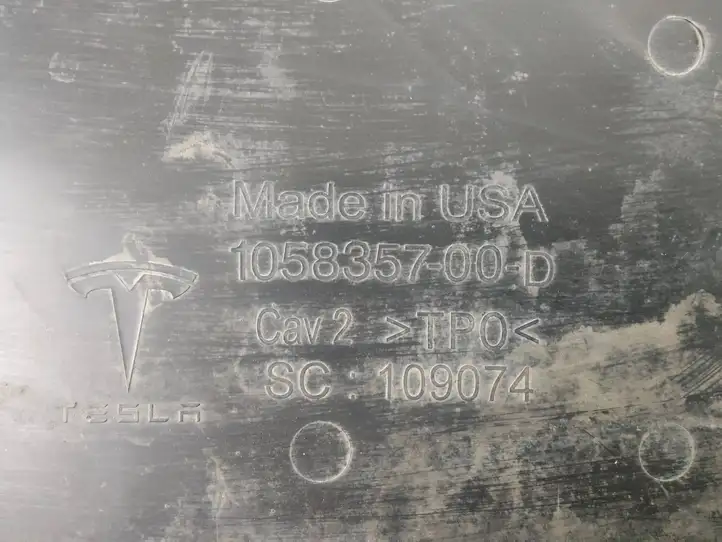 Tesla Model X (2015 - 2021) 105835700D Накладка на задний бампер — фото 3