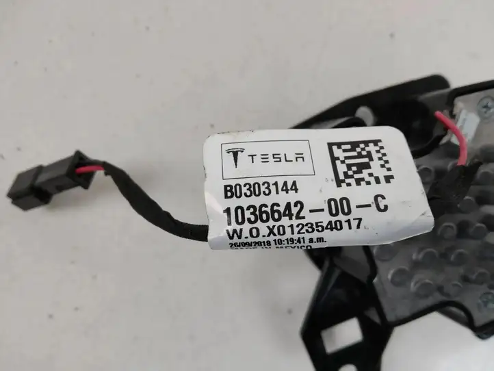 Tesla Model X (2015 - 2021) 103664200C Датчик открытия двери — фото 3